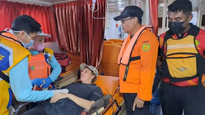 tim sar kupang selamatkan wna belgia yang sakit lambung