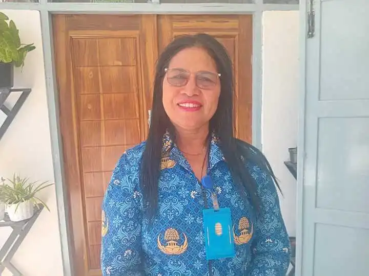 Kepala SMA Negeri 5 Kupang, Veronika Wawo,S.Pd, M.Pd