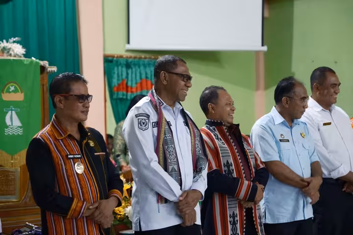 Wakil Gubernur NTT, Johni Asadoma menghadiri peringatan HUT ke-97 GMIT Getsemani Oelbubuk di Kabupaten TTS, Jumat (18/7/2025)