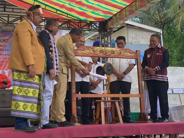 wagub ntt di gmit Jemaat Immanuel Oenali, Klasis SoE Timur, Kabupaten Timor Tengah Selatan (TTS),