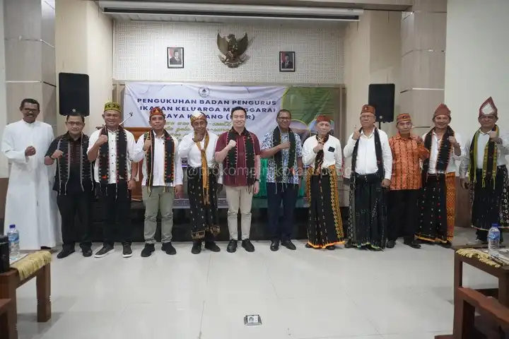 wagub, walkot pose bersama pengurus ikmr kupang