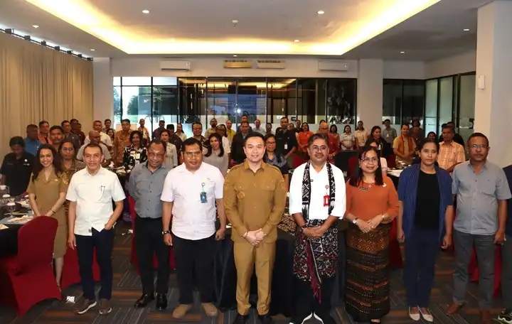 walkot bersama akademisi saat susun dokumen terkait pemukiman layak huni
