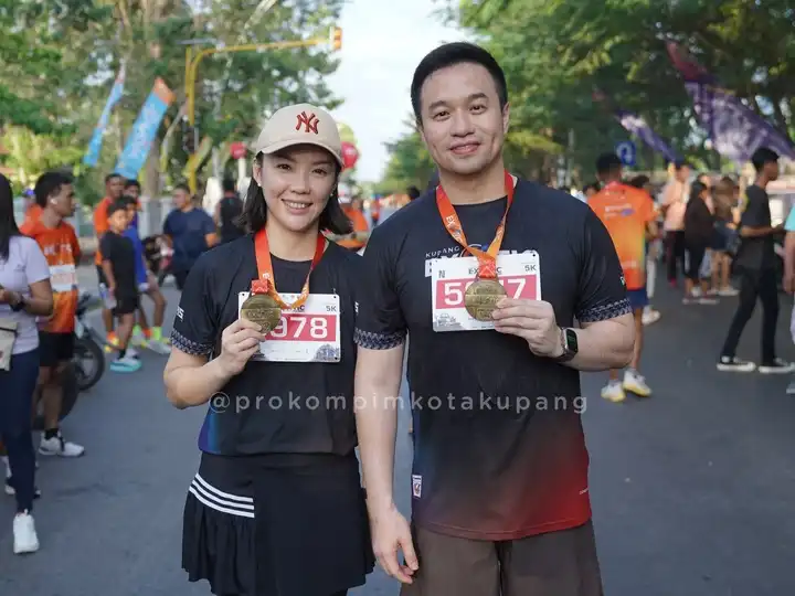 walkot christian bersama istri usai ikut Kupang Exotic run