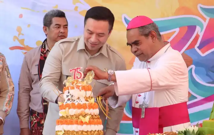 walkot christian dan uskup agung kupang, hironimus Pakenoni di hut geovani