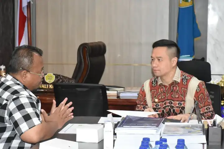 walkot saat mendengar pemaparan bpjs terkait kesehatan di Kota kupang