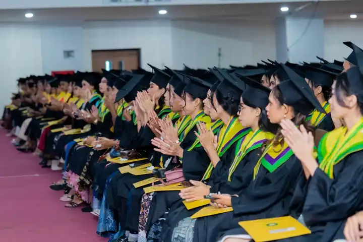 wisudawan undana